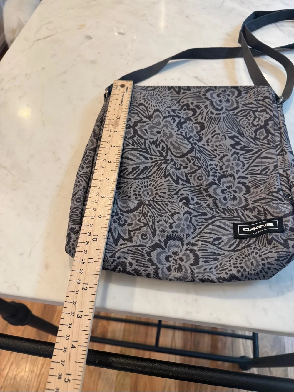Dakine Gray Floral Crossbody Messenger Bag Adjustable Strap Travel